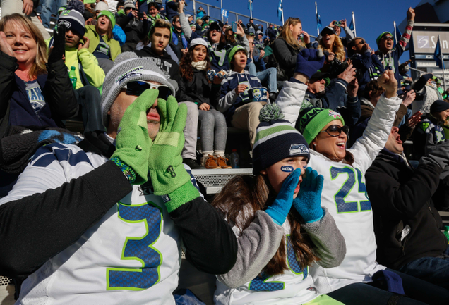 Illustration for article titled 6 Shots Of Fans Going Wild For Other, More Successful People